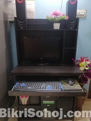 Computer table